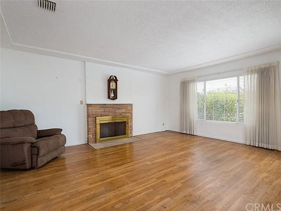 3rd image of 1035 W 24th St
