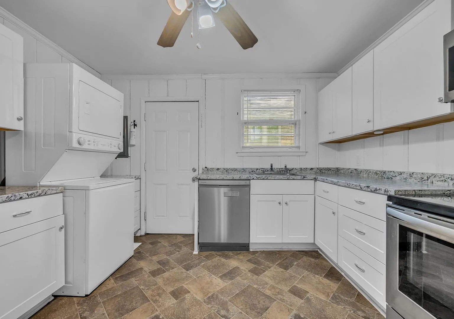 4 Bed 2 Bath Home | Sylvan Park — Photo 4