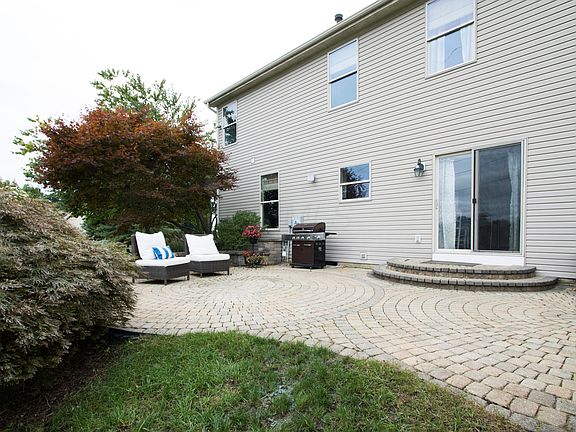 4th image of 7469 Twin Acorn Ct