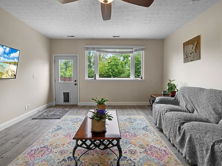 2293 Fleming Dr — Photo 5