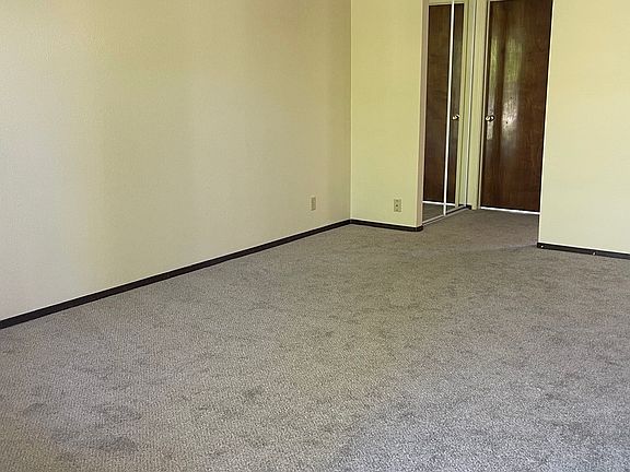 4th image of 975 Nora Way #306