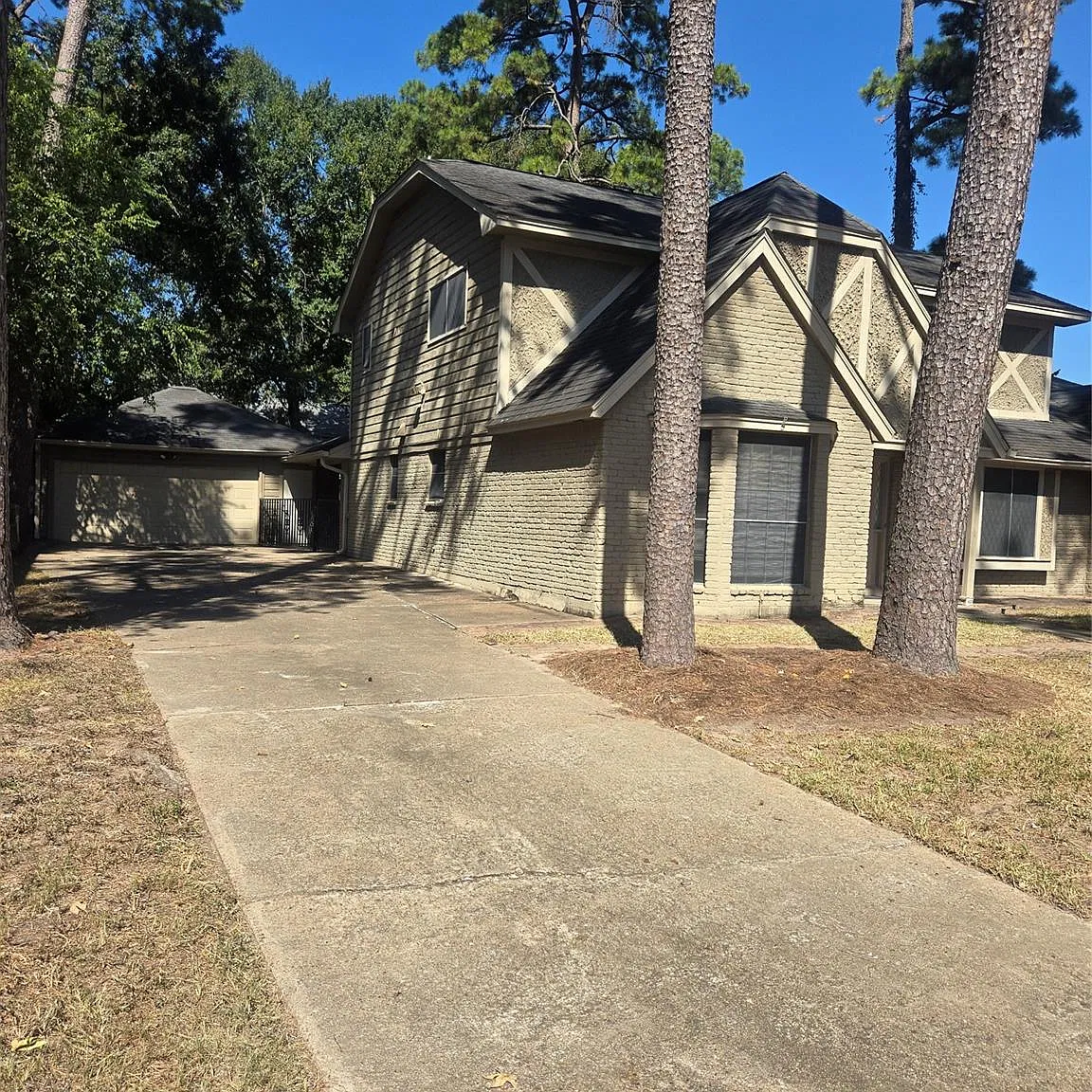 4 bed, 2.5 bath, 2931 sqft, $2,300 — Photo 1