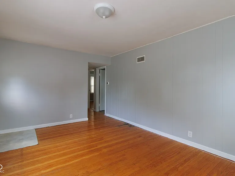 4430 N Longworth Ave — Photo 5