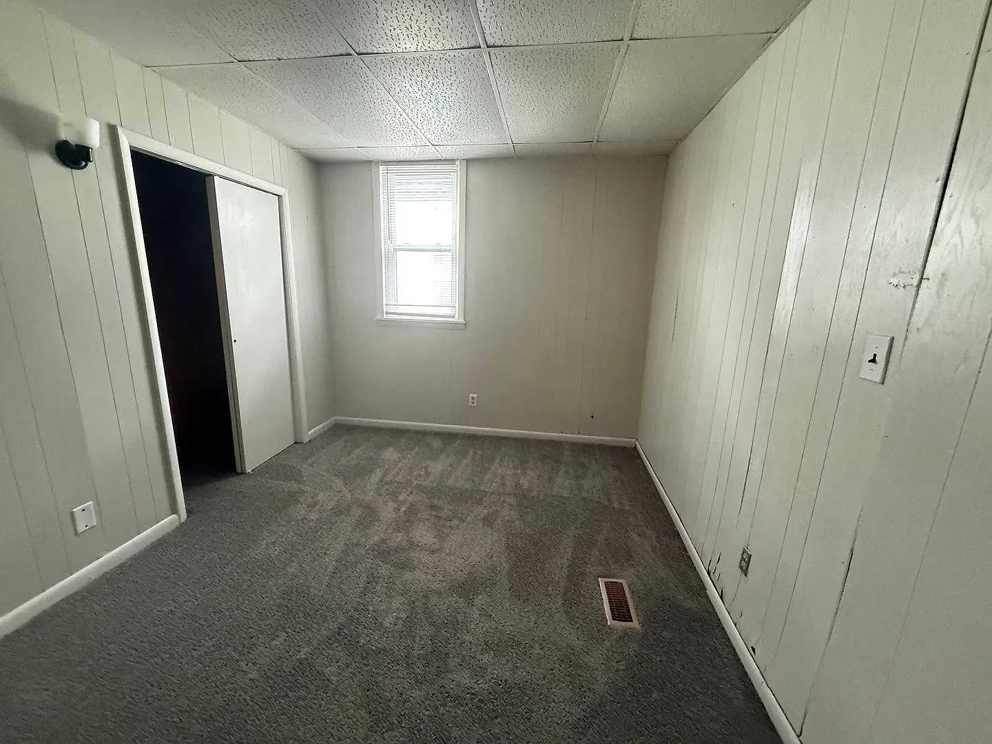 1 Bedroom Efficiency Home — Photo 3