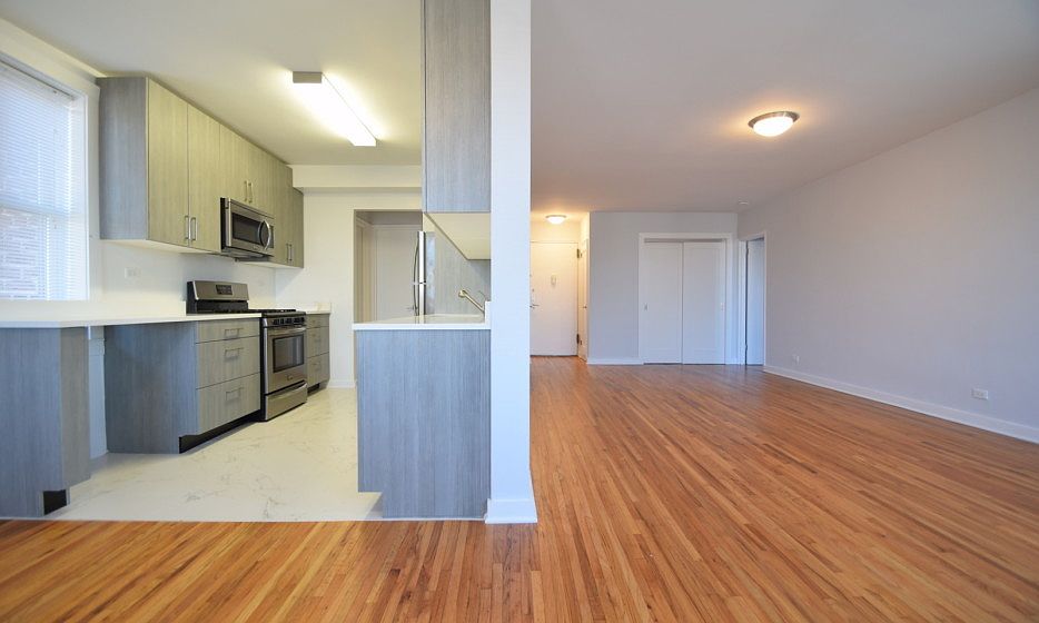 Pelham Parkway Tower - Living Room / Kitchen - D Line (Mat)