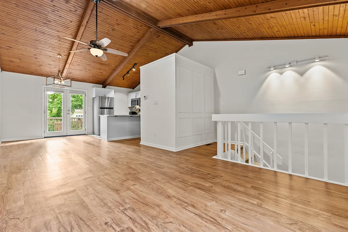 Building Photo - 818 Spring Meadows Dr