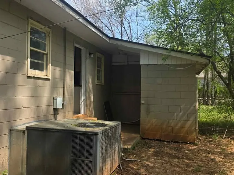 1404 Stevens Ave NE #B — Photo 1