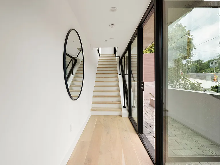 861 Hyperion Ave — Photo 3
