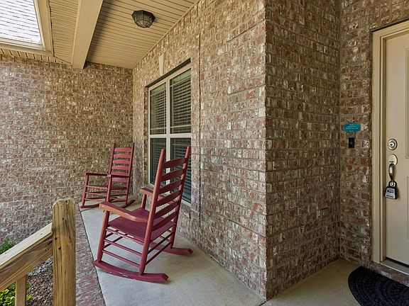 4th image of 120 Oak Knoll Ct