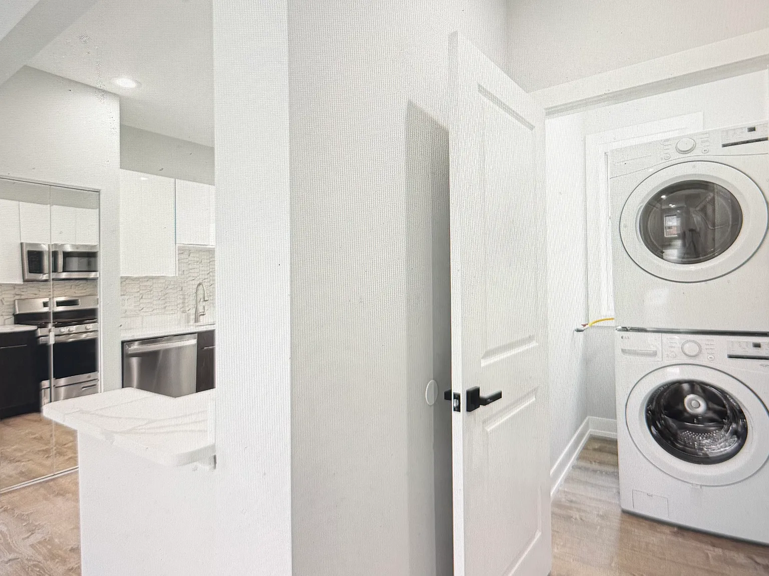 2 bed, 700 sqft, $2,100 — Photo 2