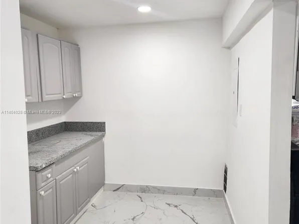 3040 NW 212th St, Miami Gardens, FL 33056