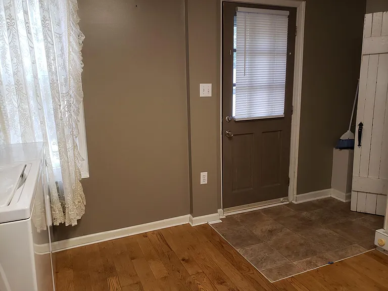 138 S Locust St — Photo 10