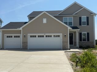 666 E Bluff Cir, Waterford, WI 53185