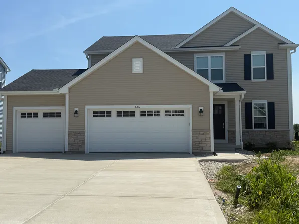 666 E Bluff Cir, Waterford, WI