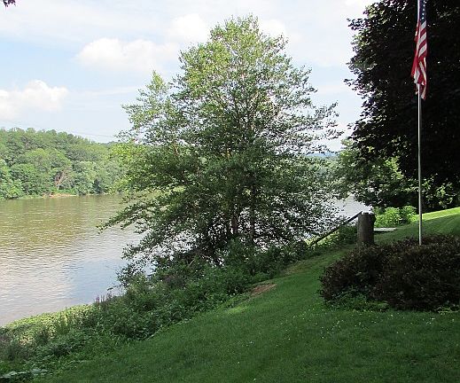 4th image of 316 Towpath Rd