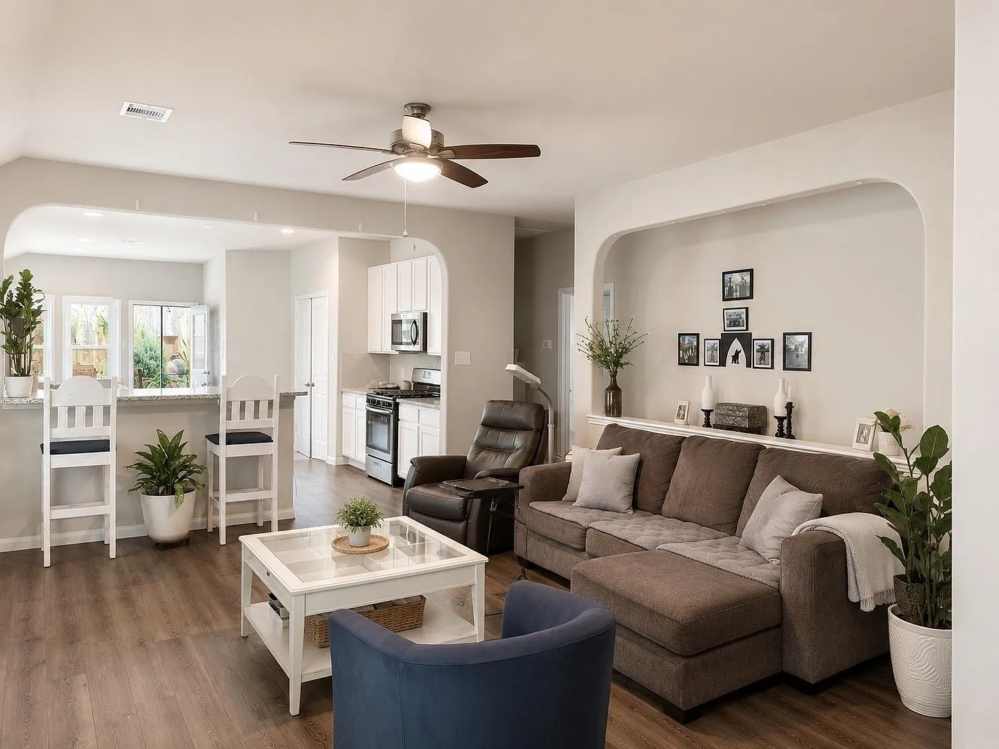 4 bed, 2.0 bath, 1589 sqft, $2,500 — Photo 4