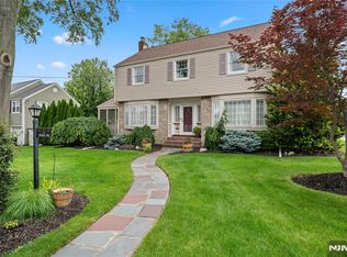 22 Greendale Rd, Clifton, NJ 07013