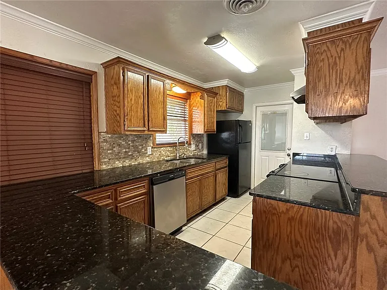 111 Driftwood Dr — Photo 6