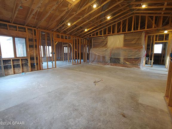 2nd image of 15616 106th St NE