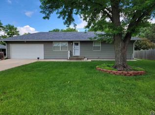 810 Oakwood Dr, Emporia, KS 66801