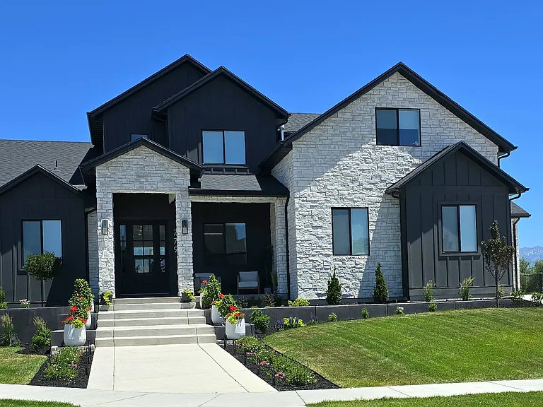 779 S 450 E — Photo 2