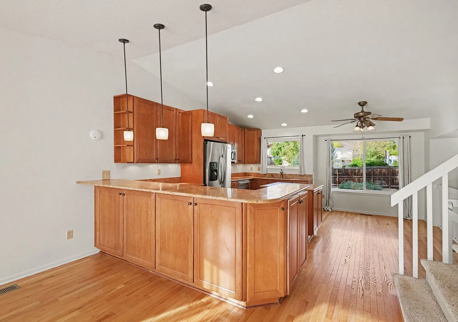 Beautiful 4-Bedroom Home on Large Corner Lot in Littleton — Photo 3