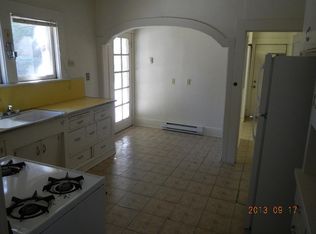 9098 14th Ave APT 2, Hanford, CA 93230