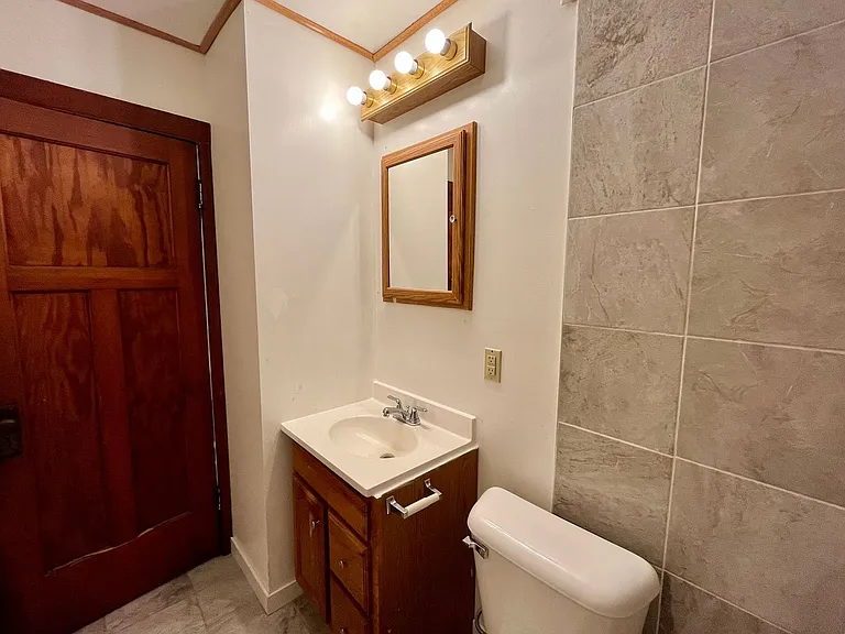 733 S 6th Ave — Photo 11