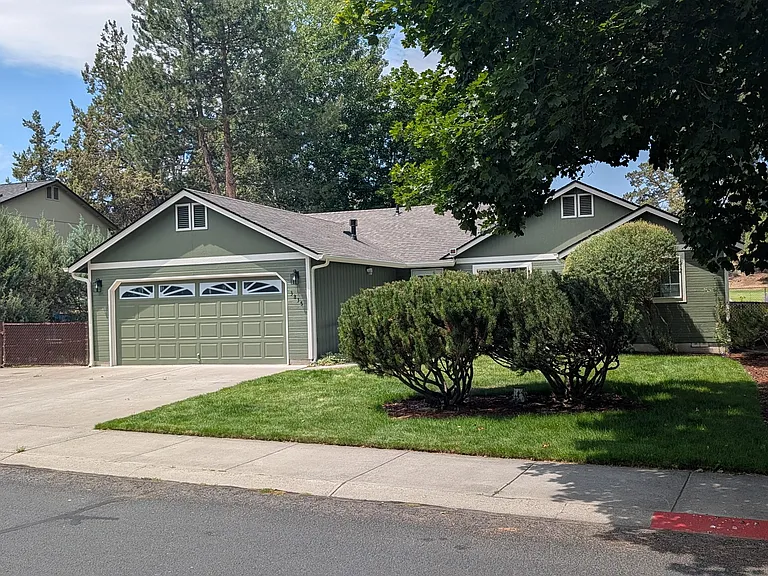 3835 SW Ben Hogan Dr — Photo 2