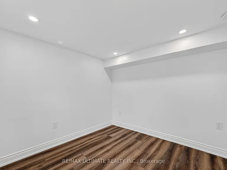 818 Krosno Blvd #BASEMENT — Photo 15