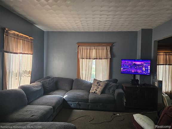 5th image of 431 W Walnut St