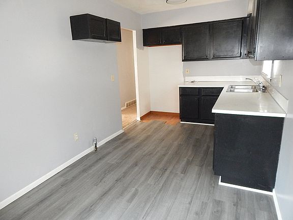 5th image of 1109 Hacker St