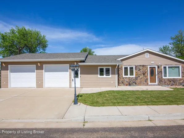 138 1st Ave NW, Killdeer, ND 58640