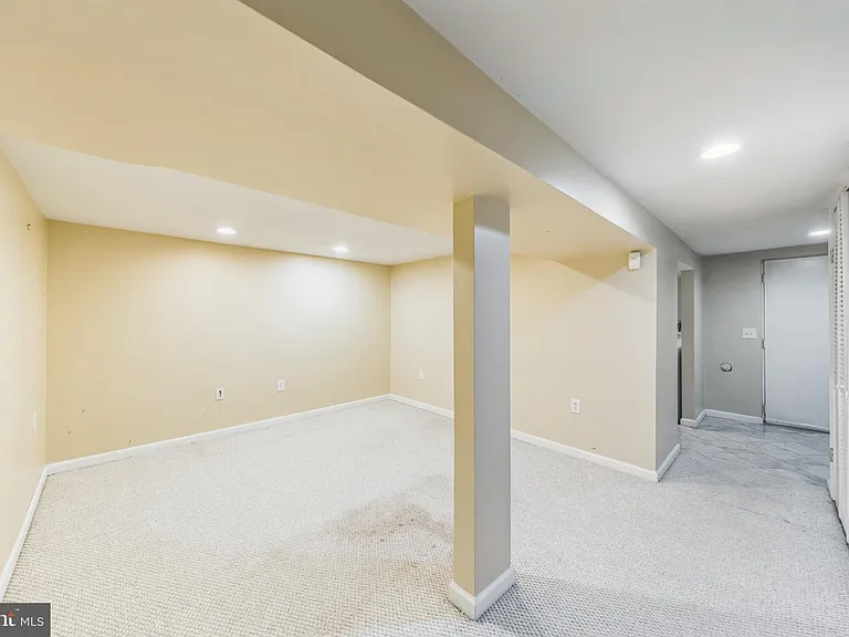 723 K St NE — Photo 20