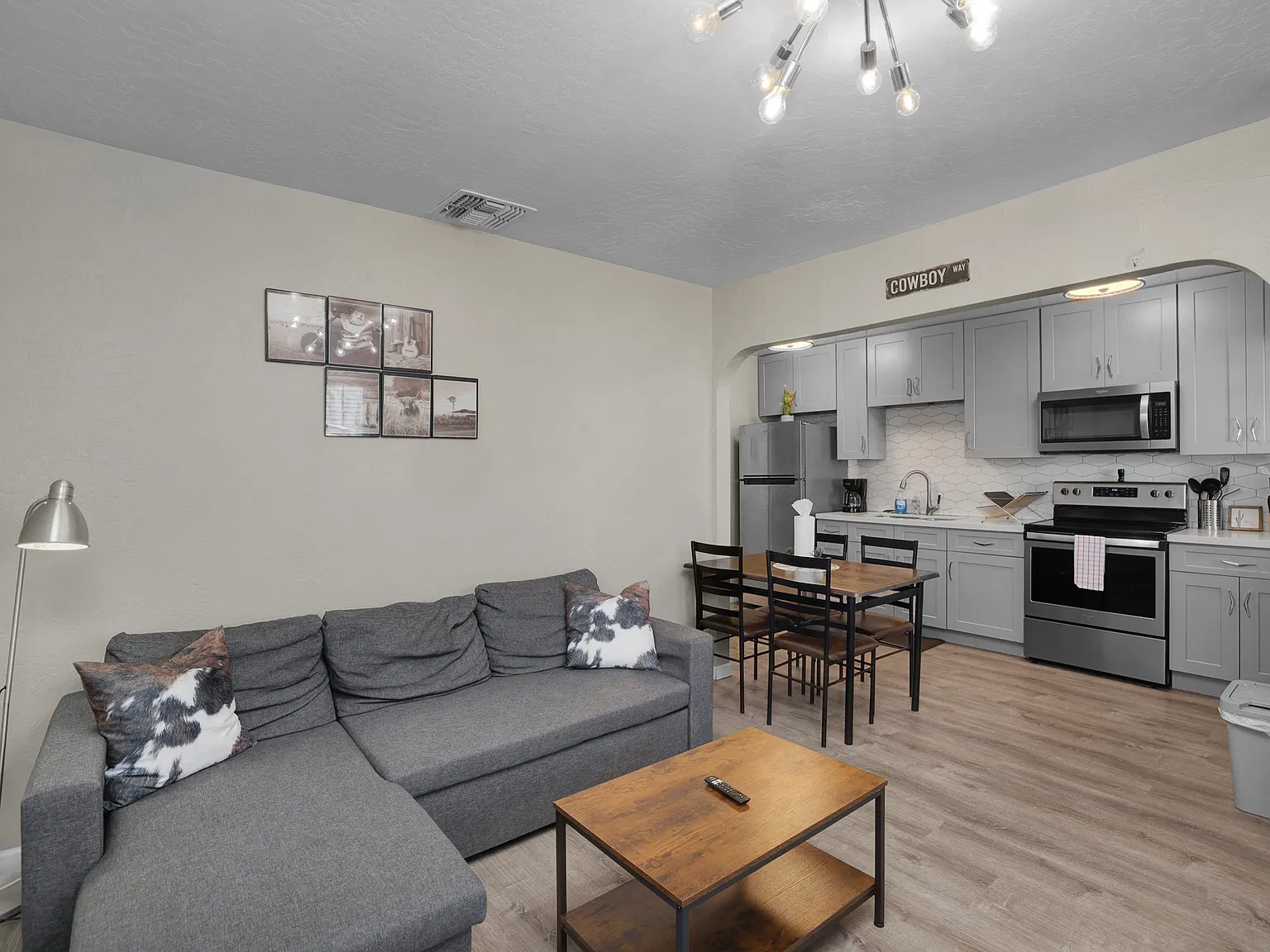 2 bed, 800 sqft, $2,495 — Photo 3