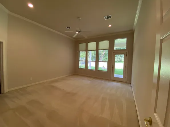 16 Falling Oaks Trl, The Hills, TX 78738