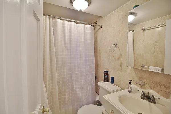 Rented by Julianna Realty Corp | media 18