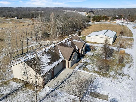 4th image of 273 Courtney Dr
