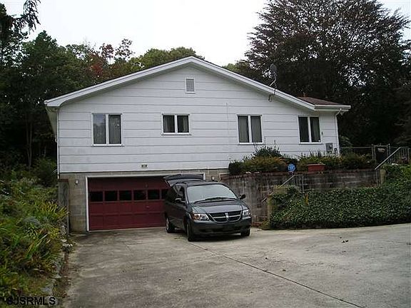 4th image of 614 E McDevitt Dr