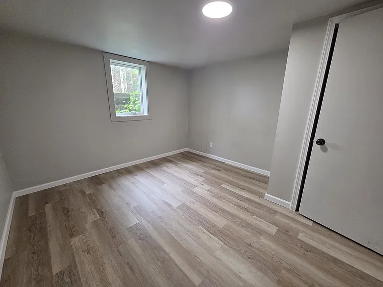 834 N Leroy St — Photo 5