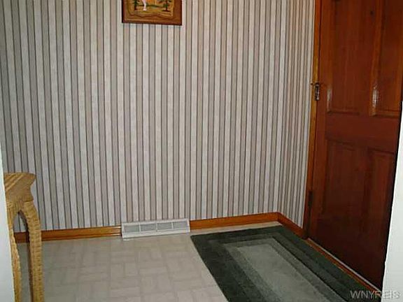 2nd image of 4858 Holly Pl
