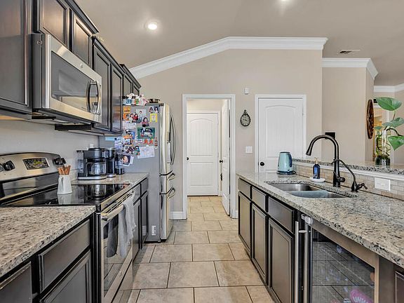 3rd image of 407 Mac Dr