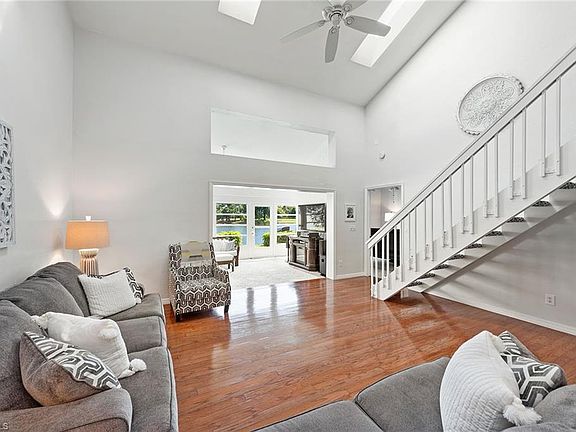 5th image of 215 Deerwood Cir