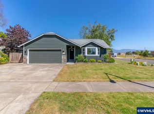 1059 S 11th St, Harrisburg, OR 97446