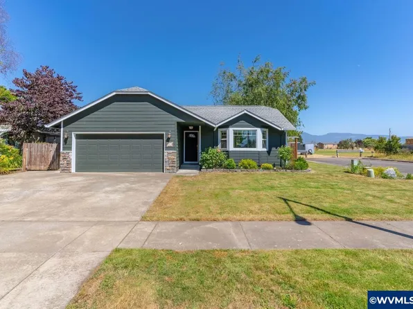 1059 S 11th St, Harrisburg, OR 97446