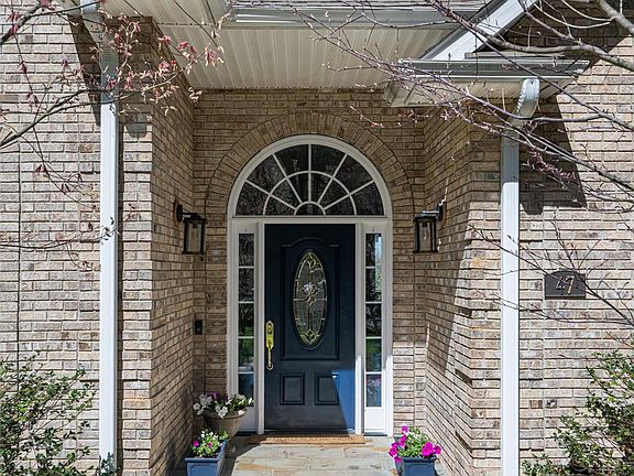 2nd image of 47 Timberwood Dr