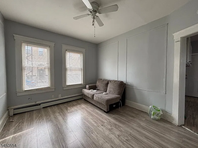 3 bed, 1.0 bath, $2,199 — Photo 2