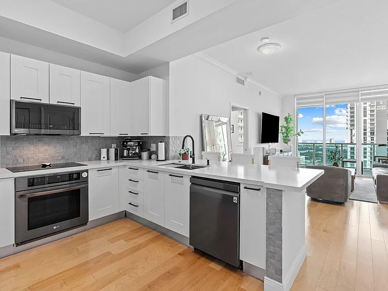 350 SE 2nd St #2960 — Photo 5