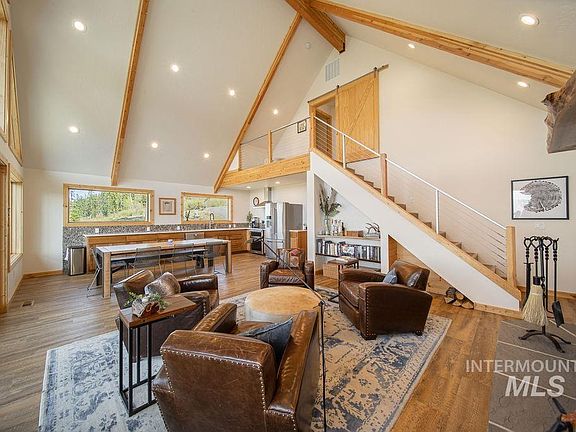 5th image of 27 White Pine Dr