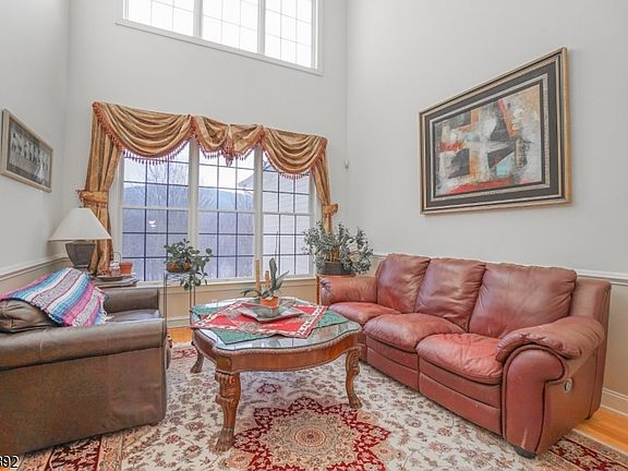 4th image of 70 Briar Ct